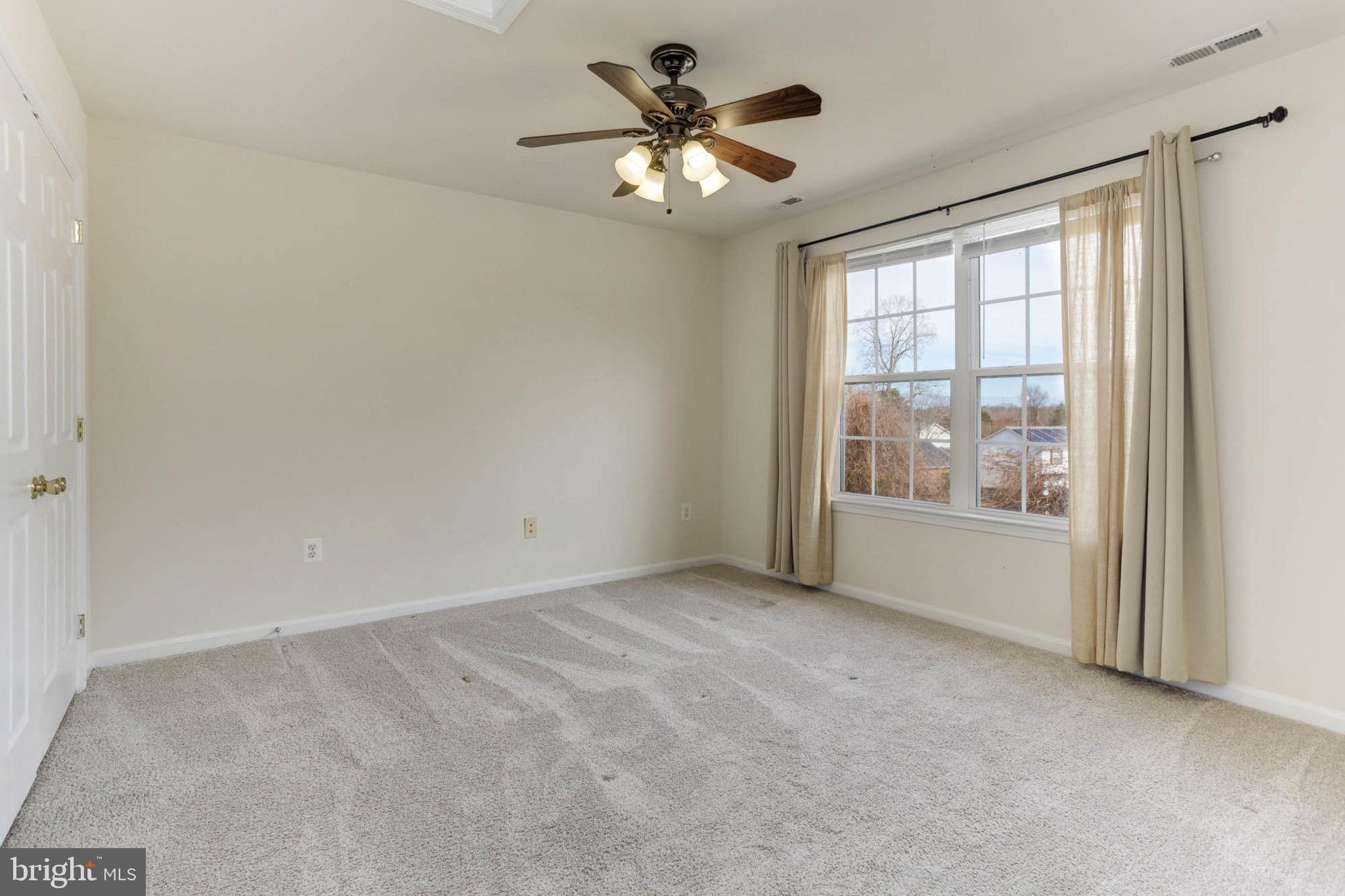 951 Fairwood Ln