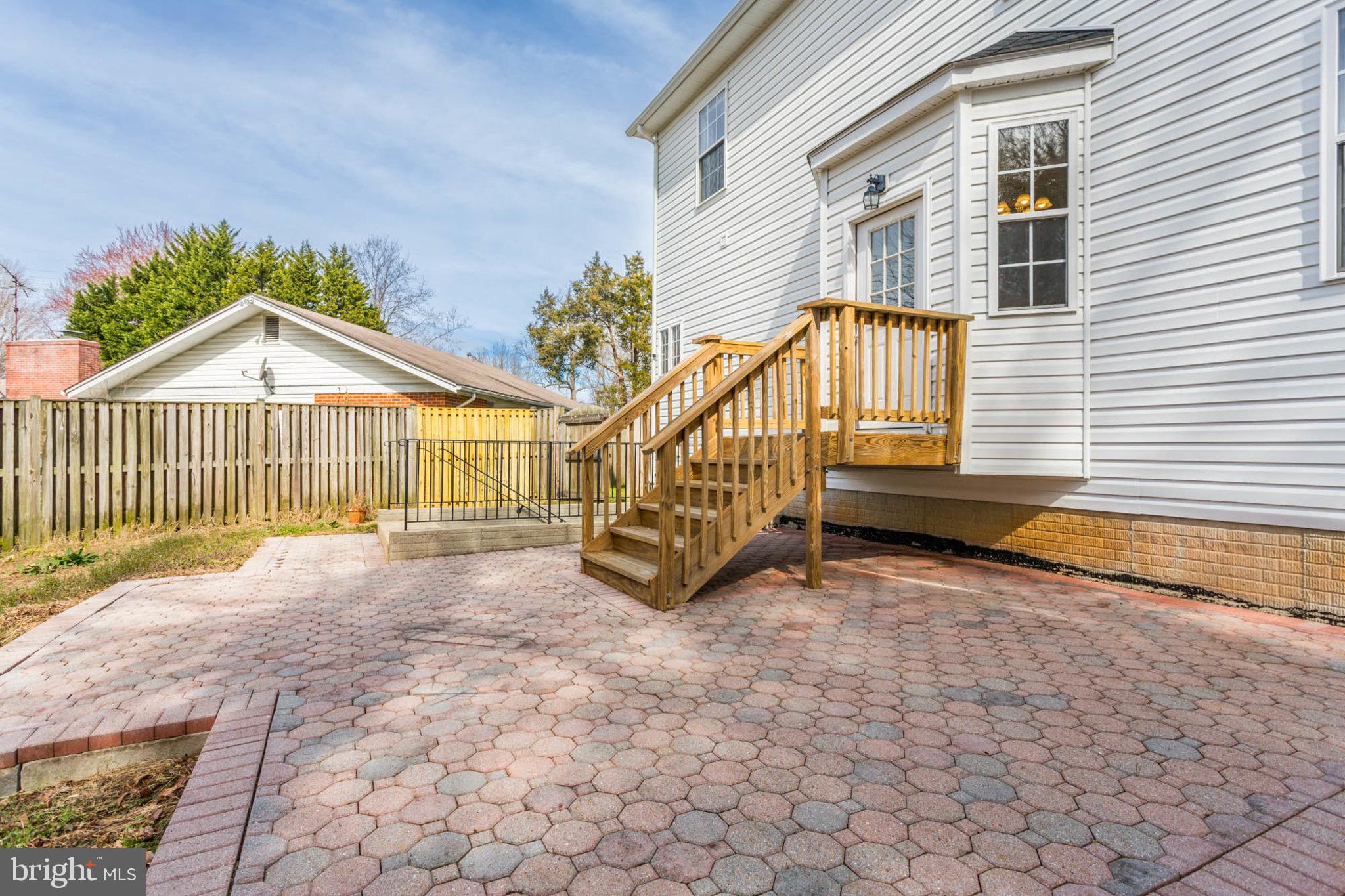 951 Fairwood Ln