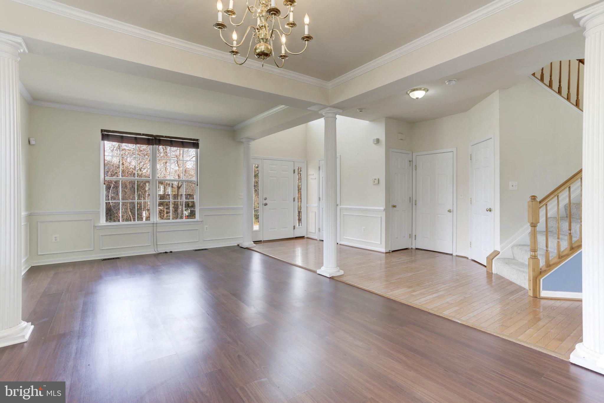 951 Fairwood Ln