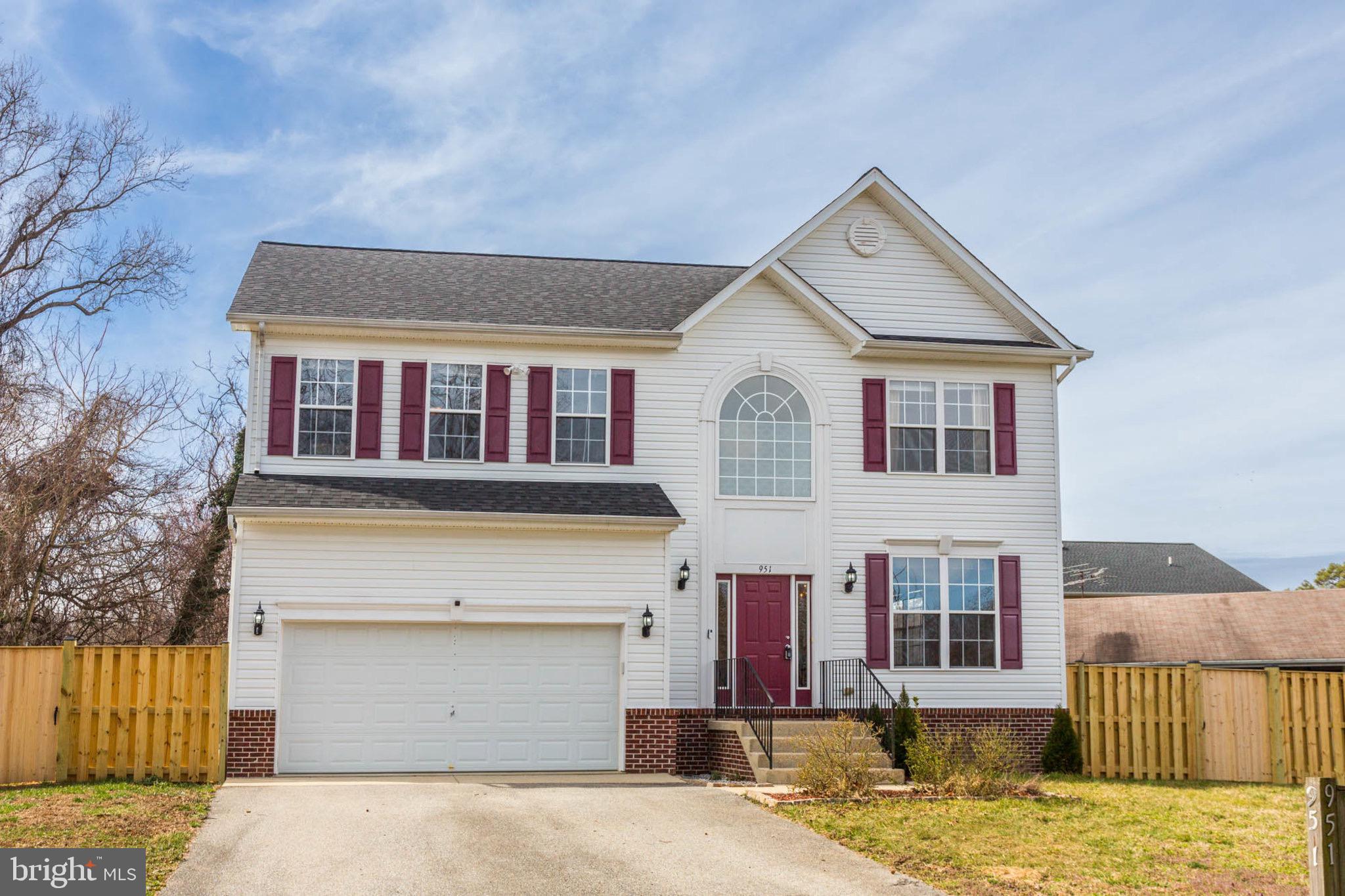 951 Fairwood Ln