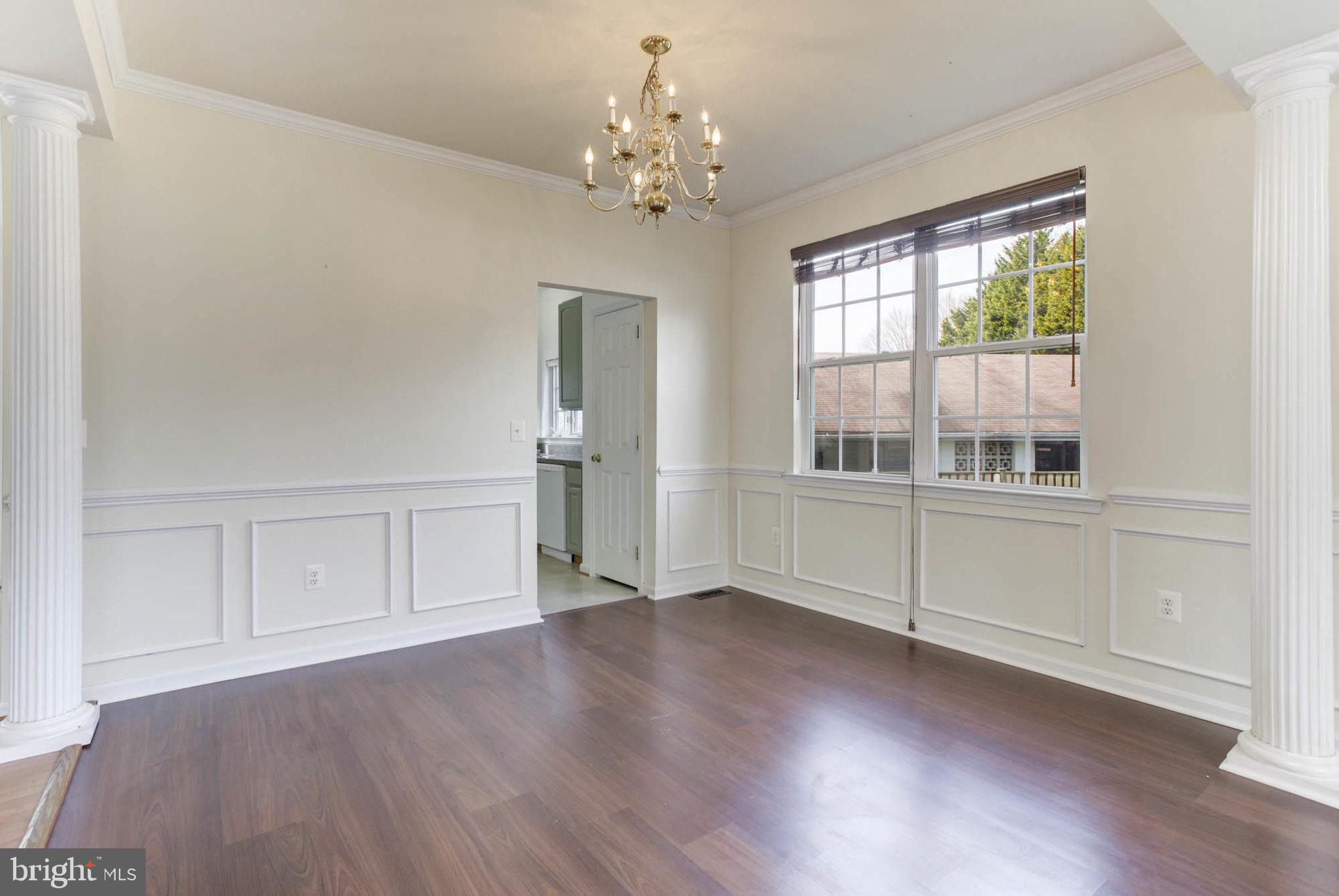 951 Fairwood Ln