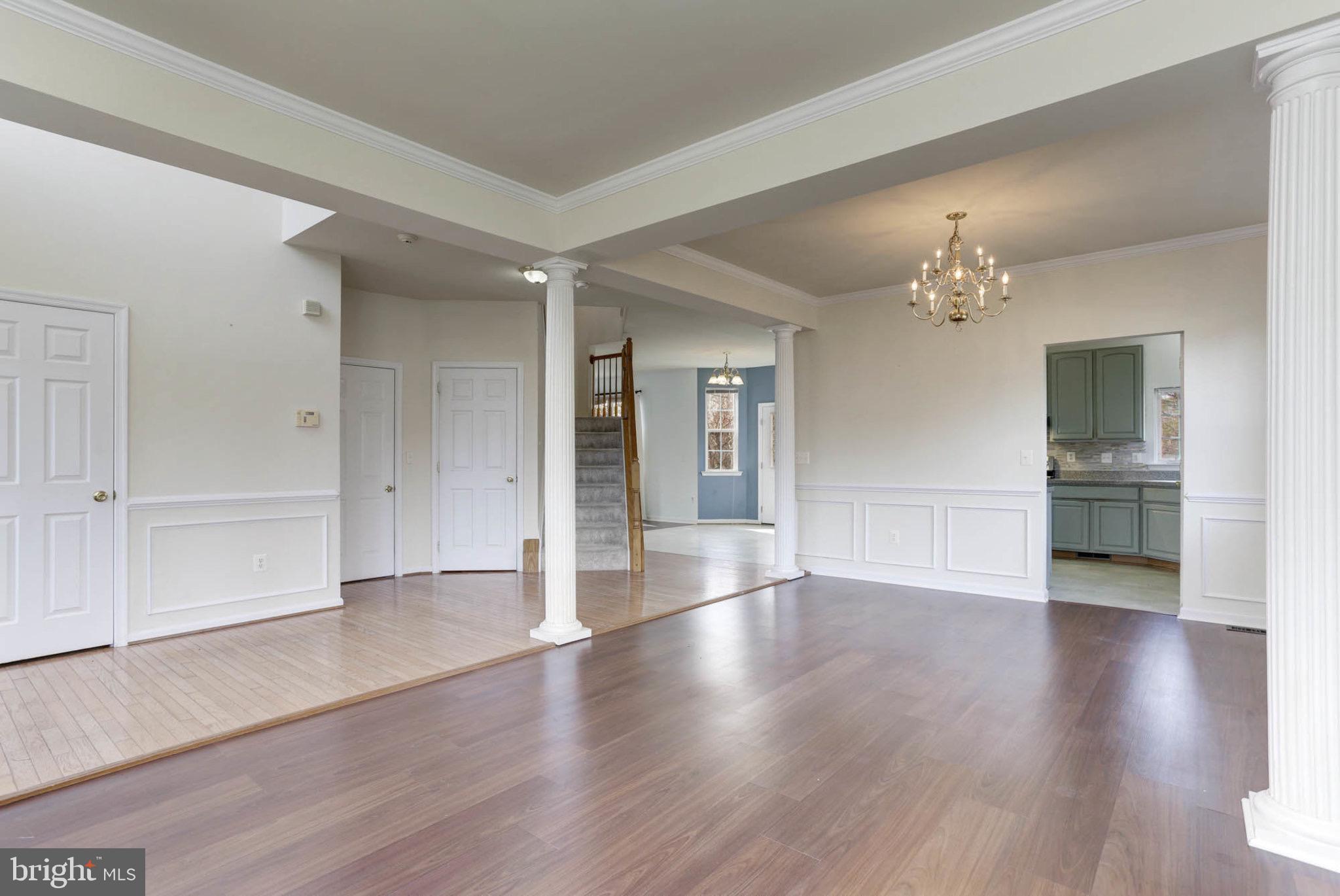 951 Fairwood Ln