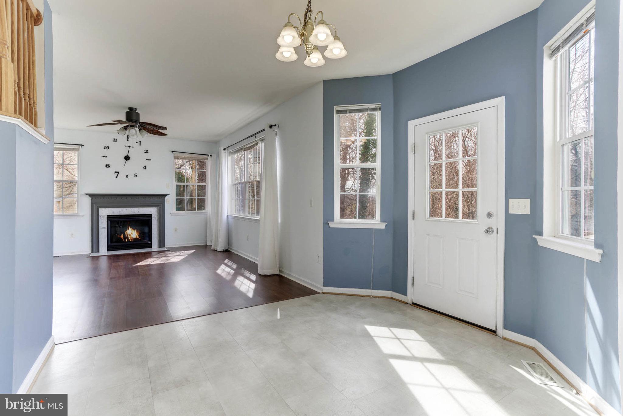 951 Fairwood Ln