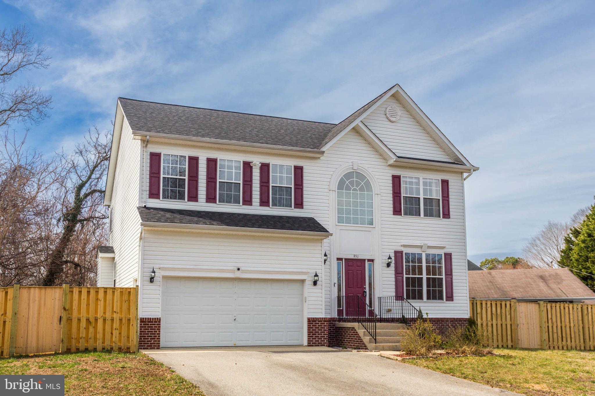 951 Fairwood Ln