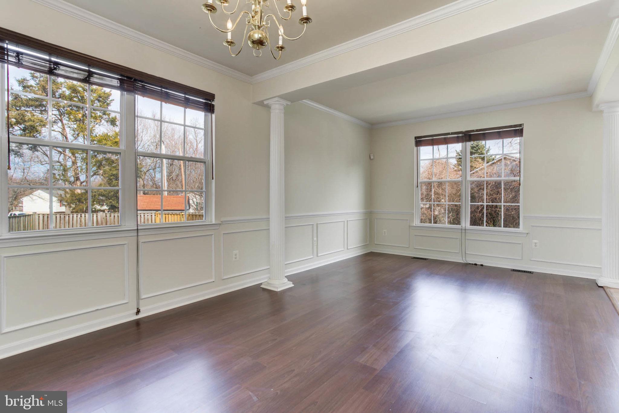 951 Fairwood Ln