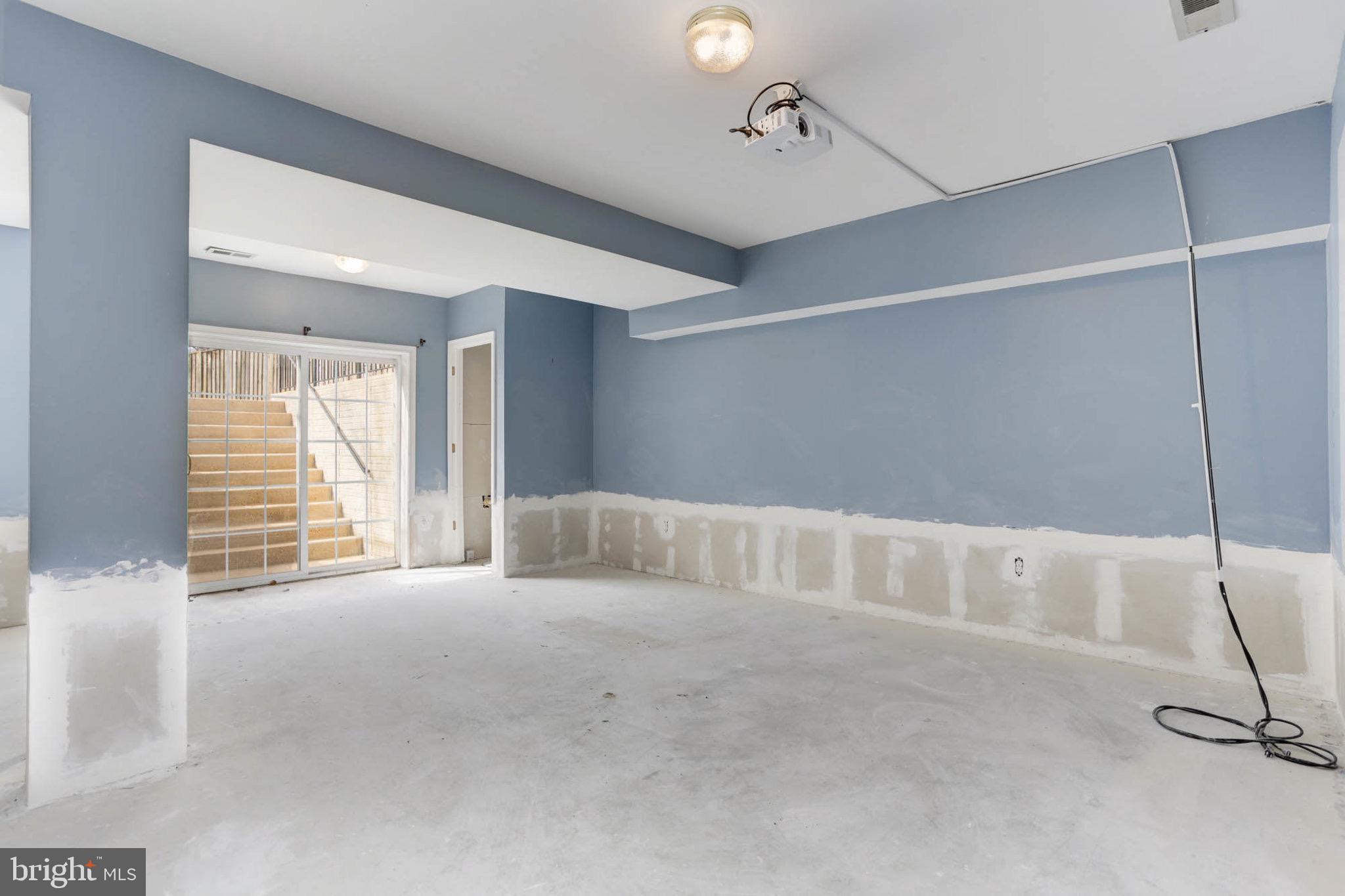 951 Fairwood Ln