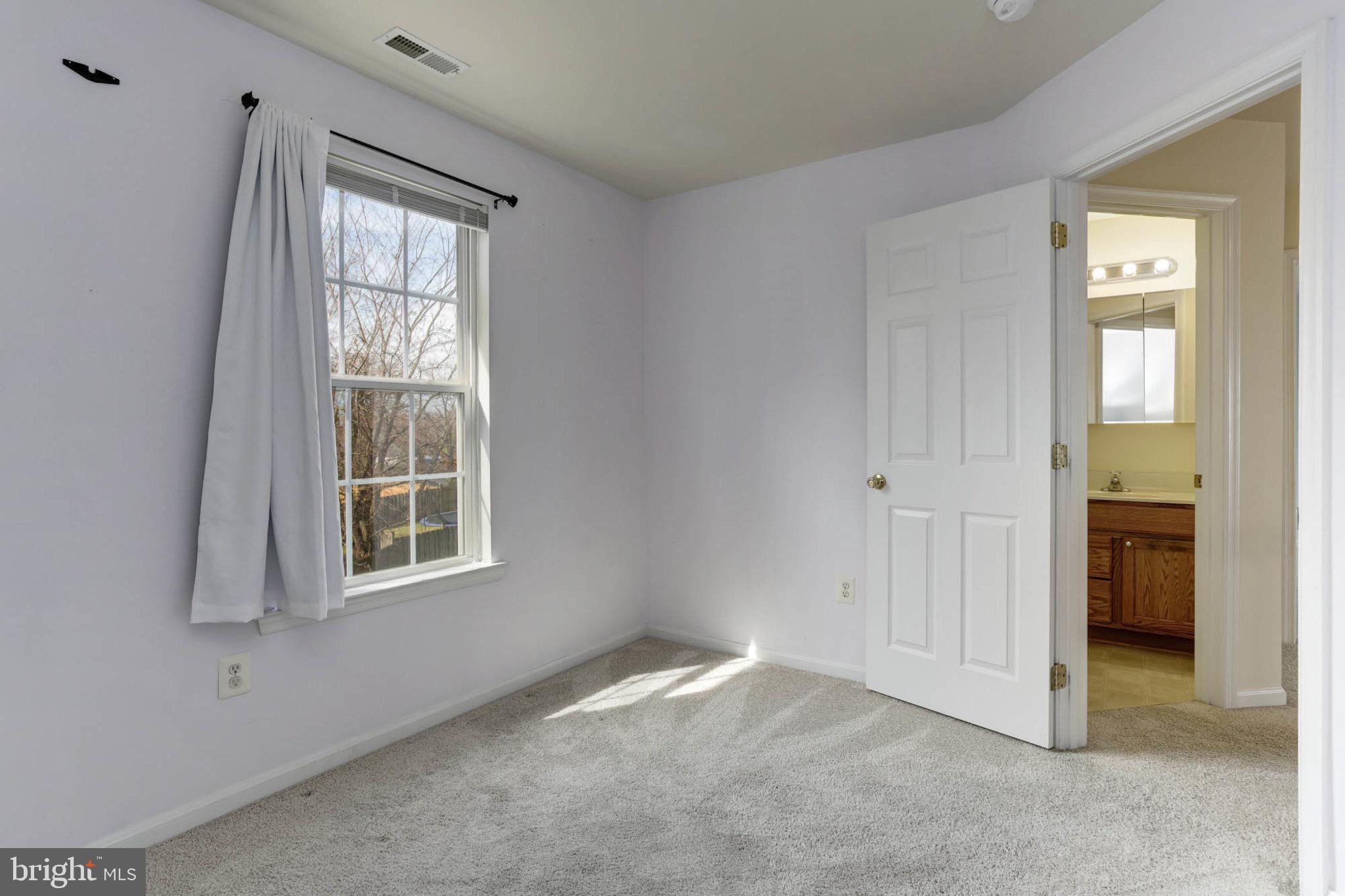 951 Fairwood Ln