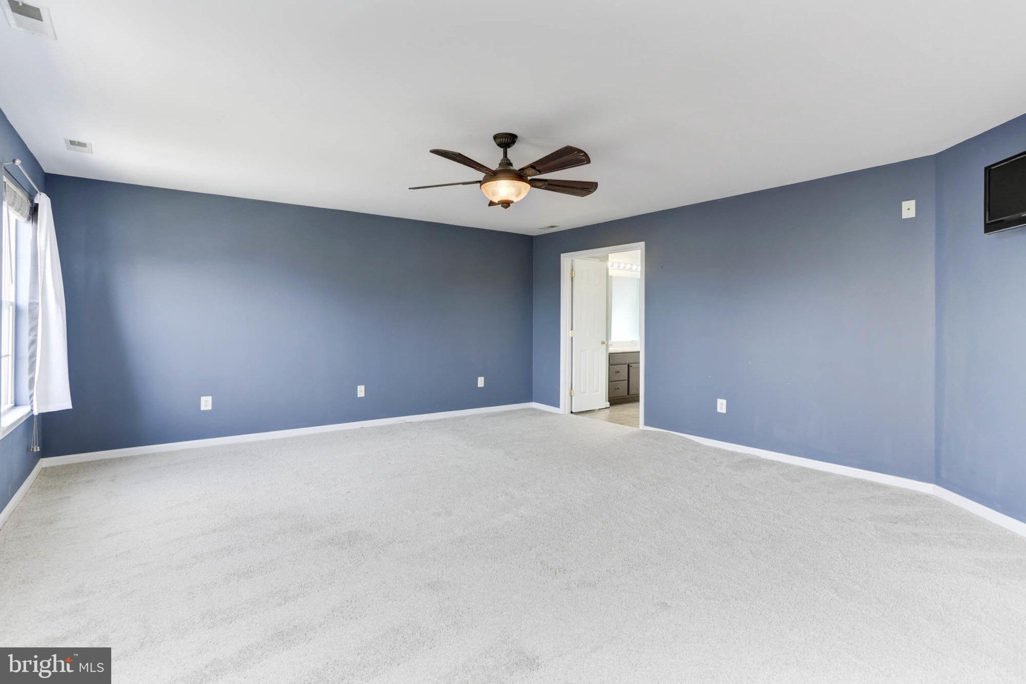 951 Fairwood Ln