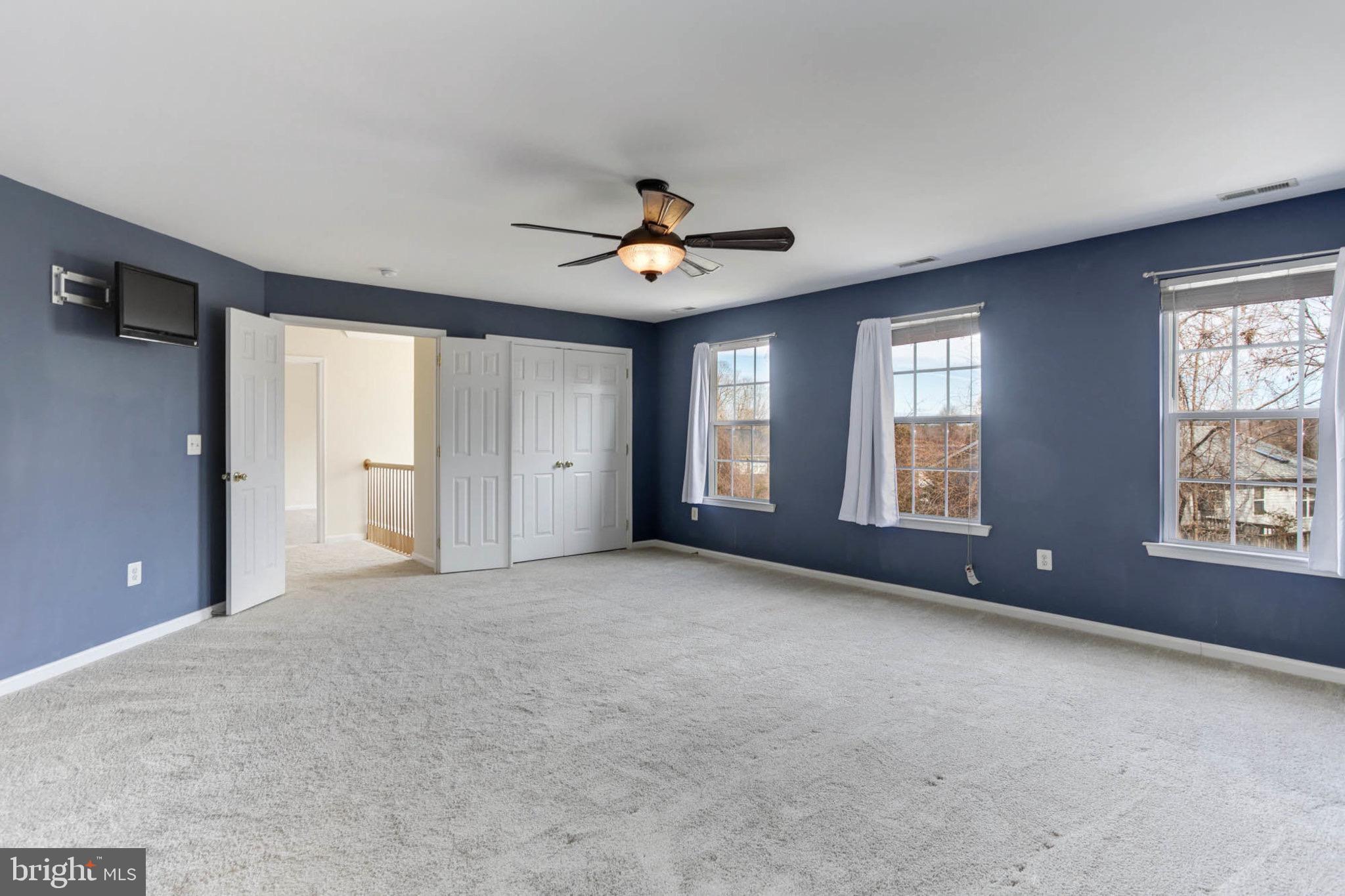 951 Fairwood Ln