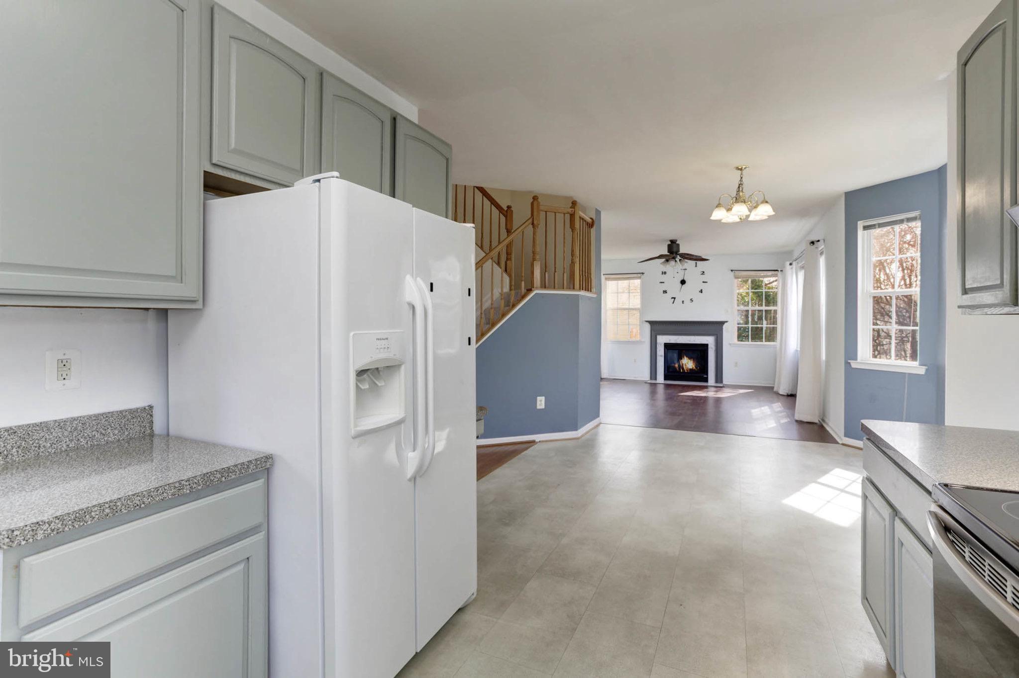 951 Fairwood Ln