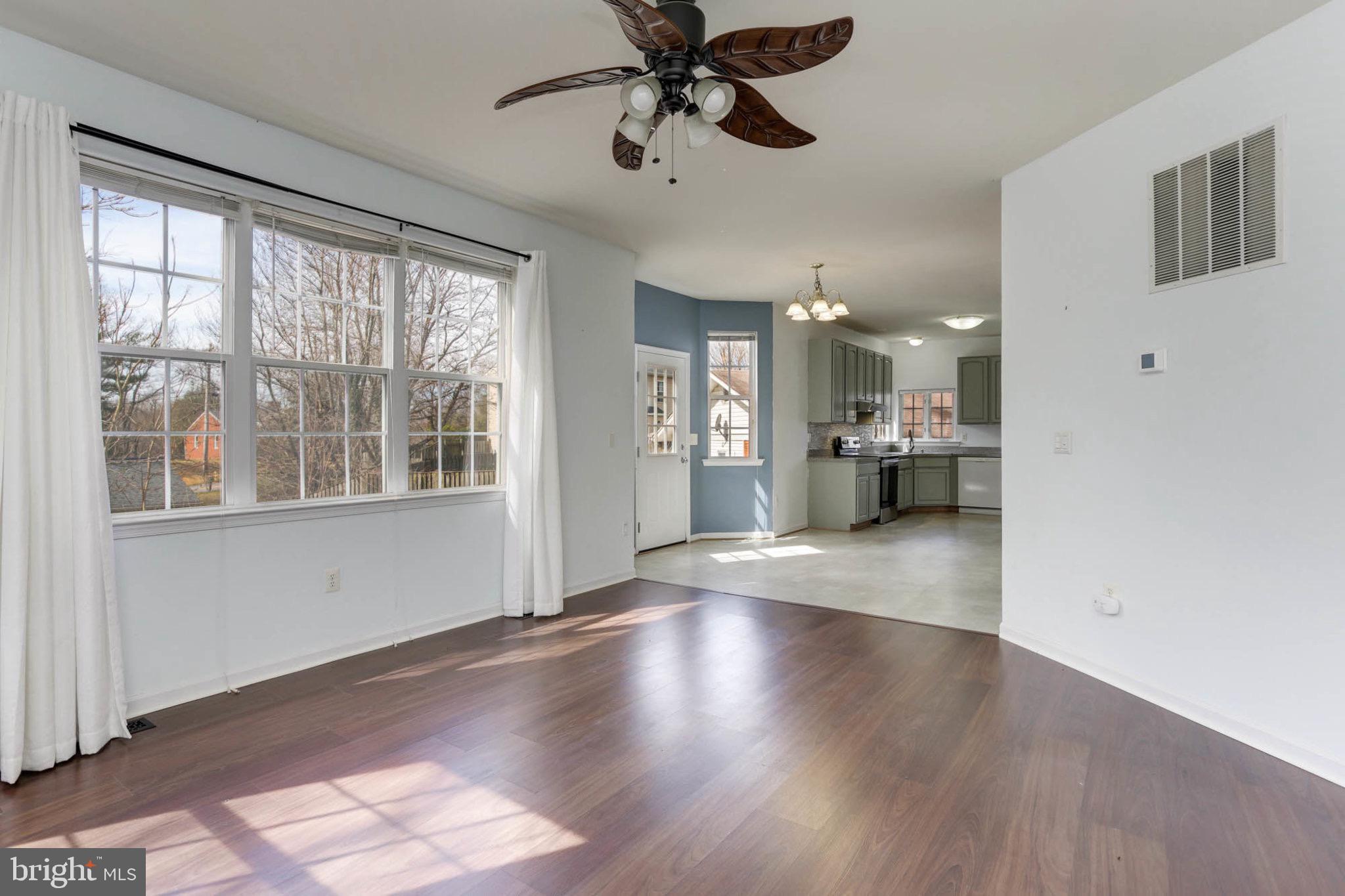 951 Fairwood Ln