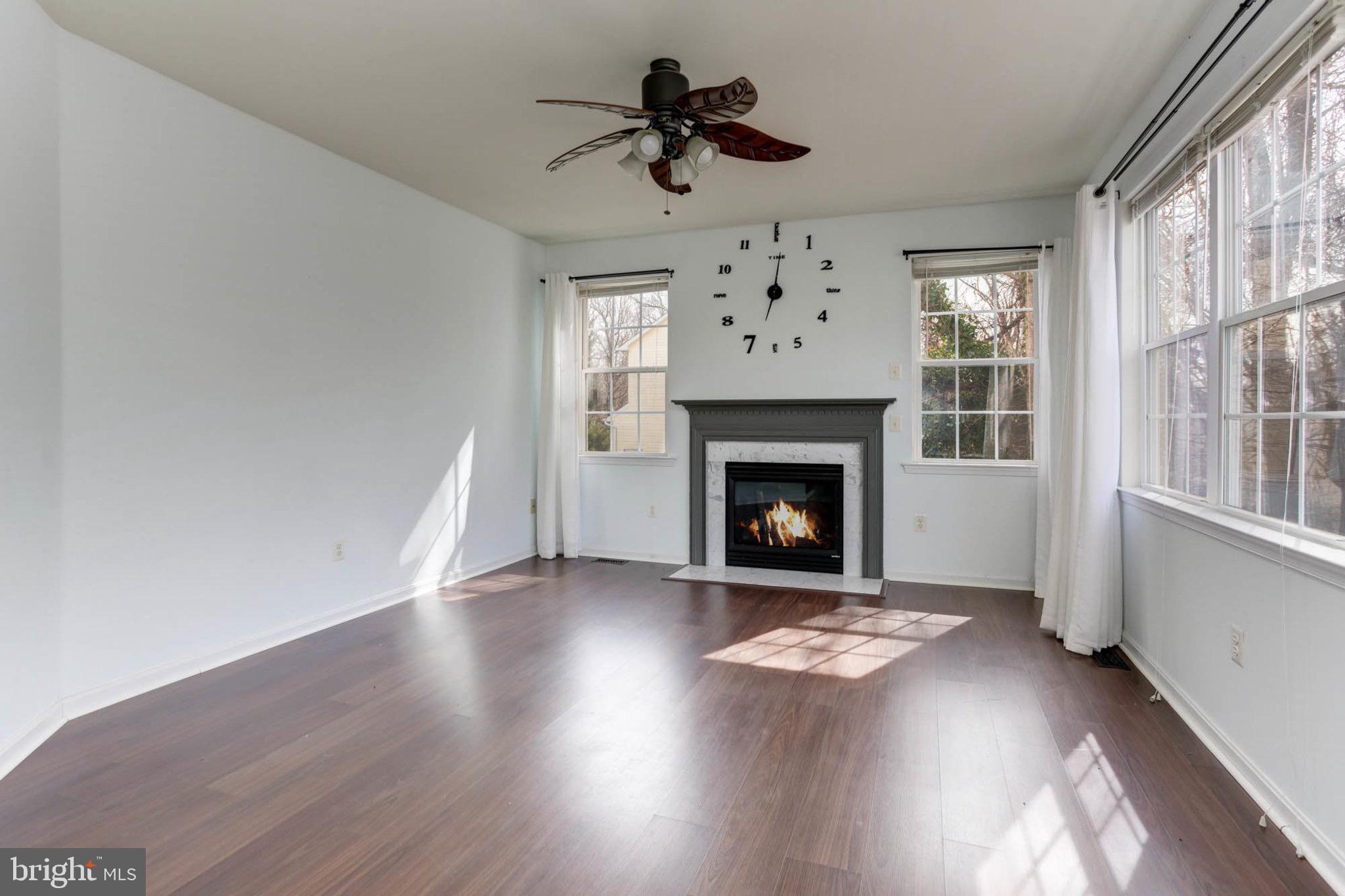 951 Fairwood Ln