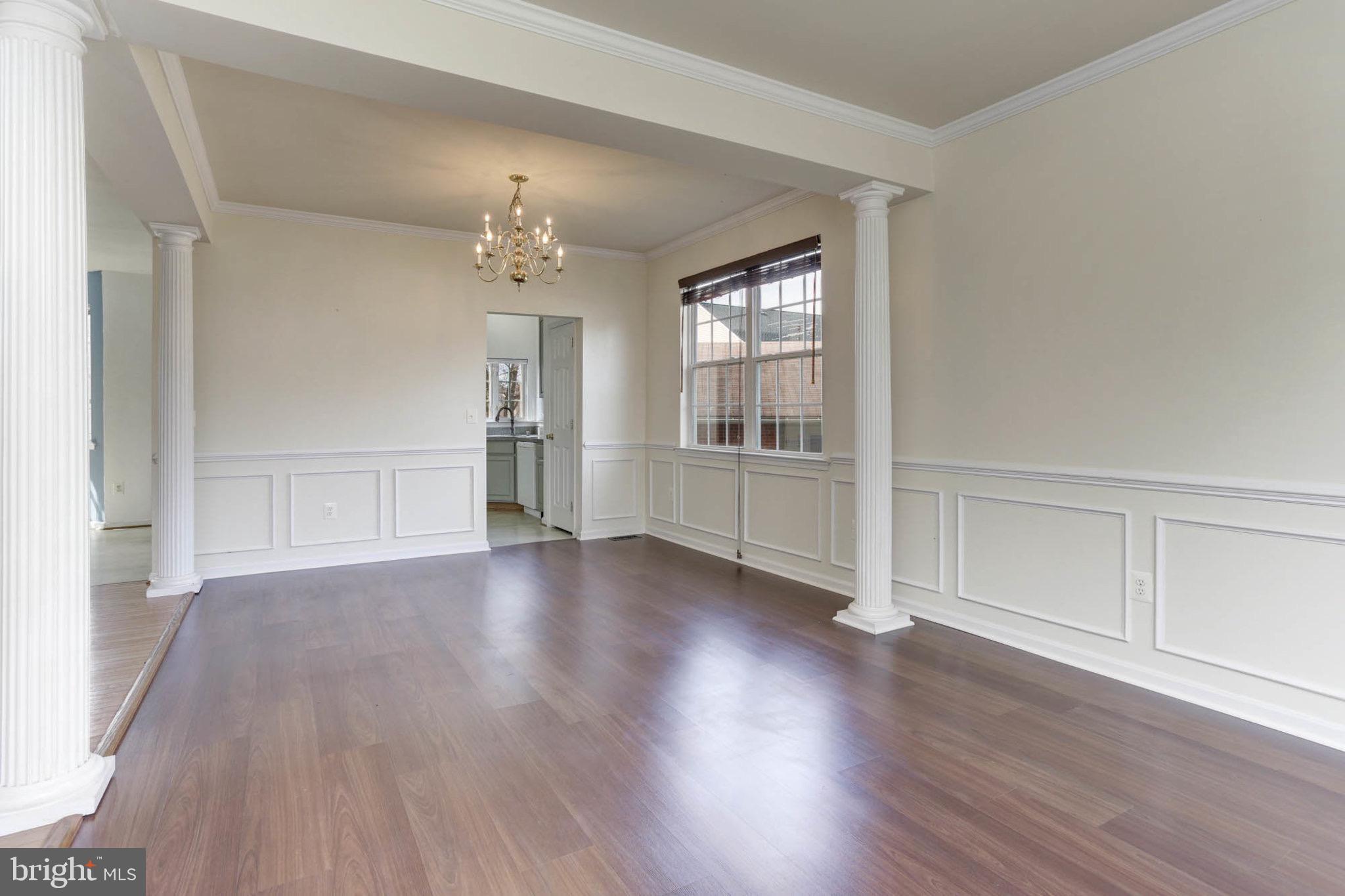 951 Fairwood Ln