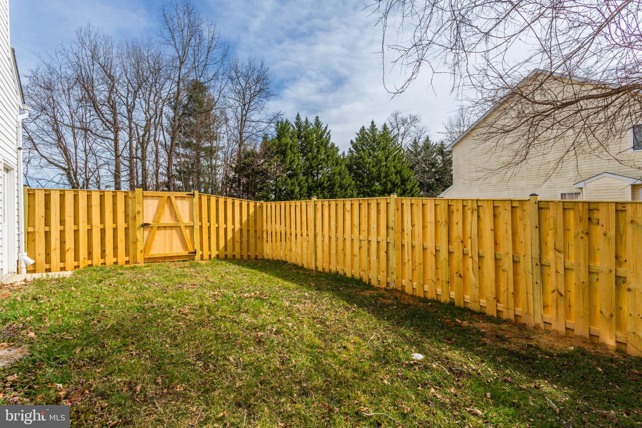 951 Fairwood Ln