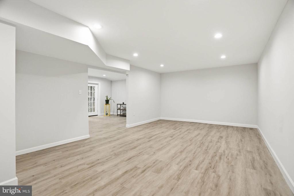 9021 TONYAS TERRACE