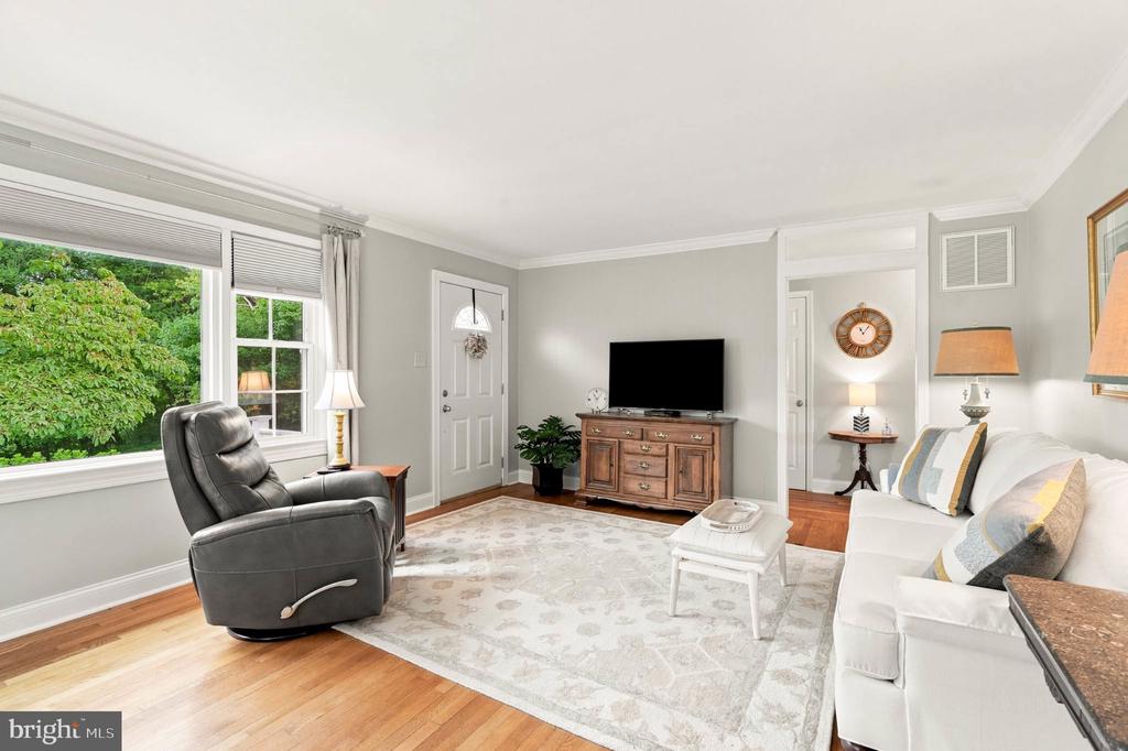 8609 SOLOMONS ISLAND ROAD