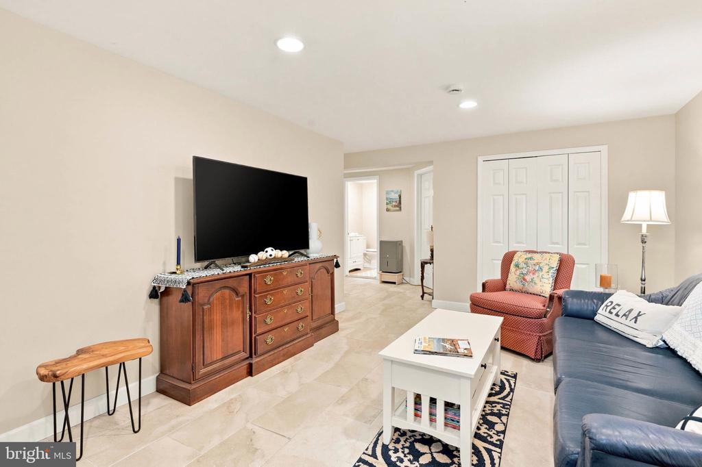 8609 SOLOMONS ISLAND ROAD