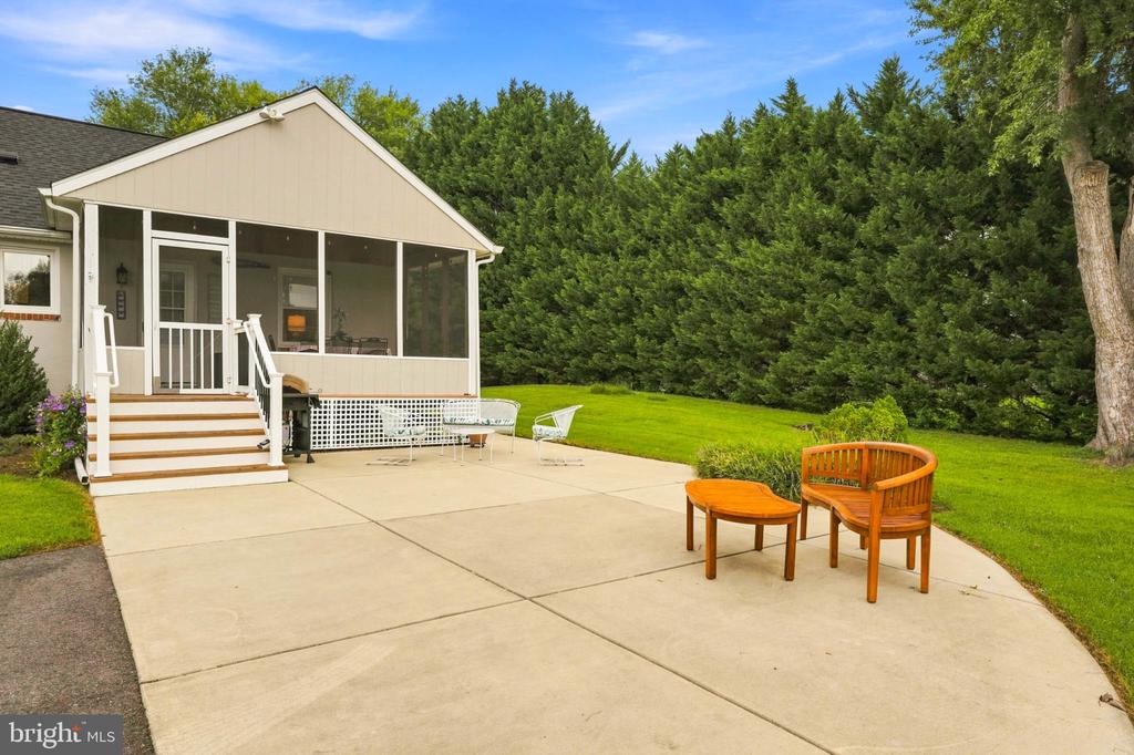 8609 SOLOMONS ISLAND ROAD