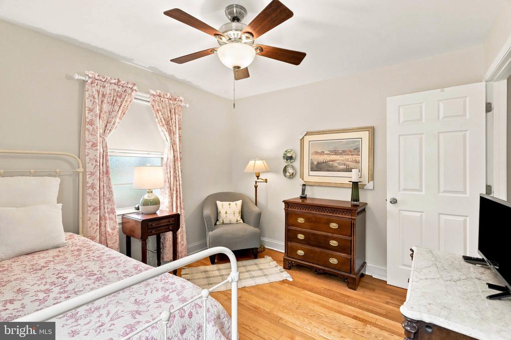 8609 SOLOMONS ISLAND ROAD