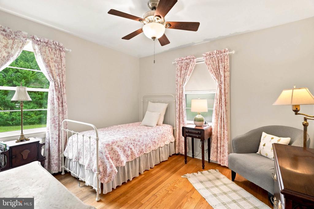 8609 SOLOMONS ISLAND ROAD