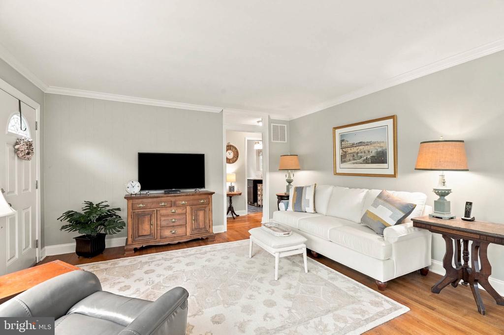 8609 SOLOMONS ISLAND ROAD
