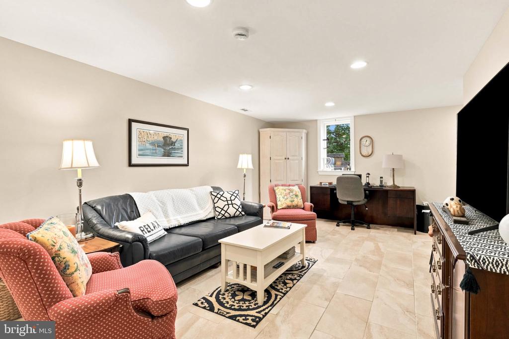 8609 SOLOMONS ISLAND ROAD