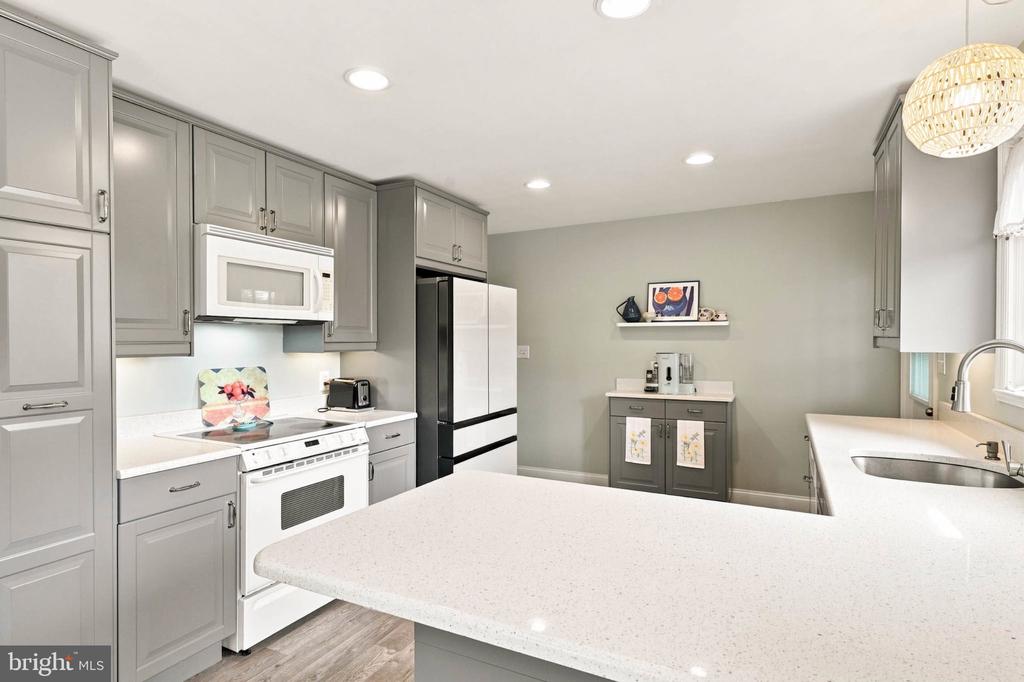 8609 SOLOMONS ISLAND ROAD