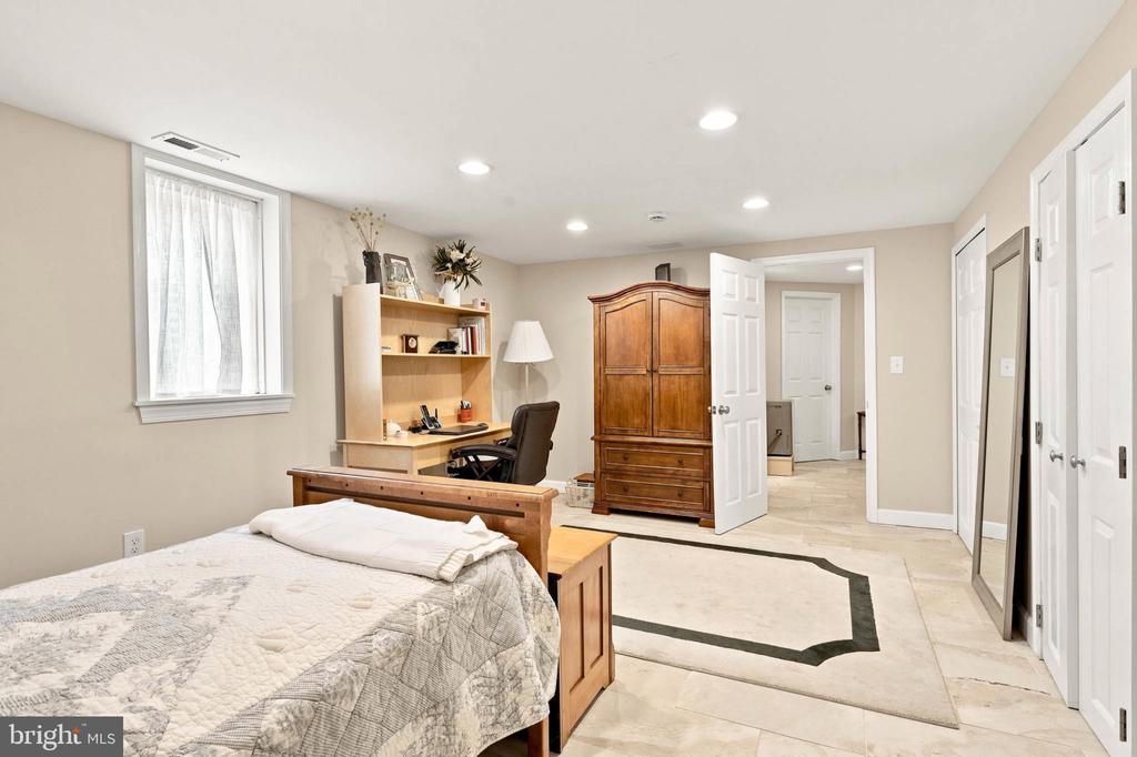 8609 SOLOMONS ISLAND ROAD