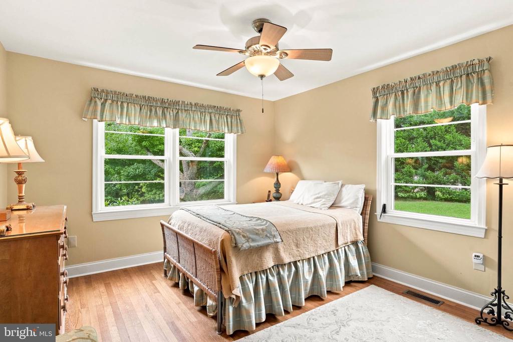 8609 SOLOMONS ISLAND ROAD