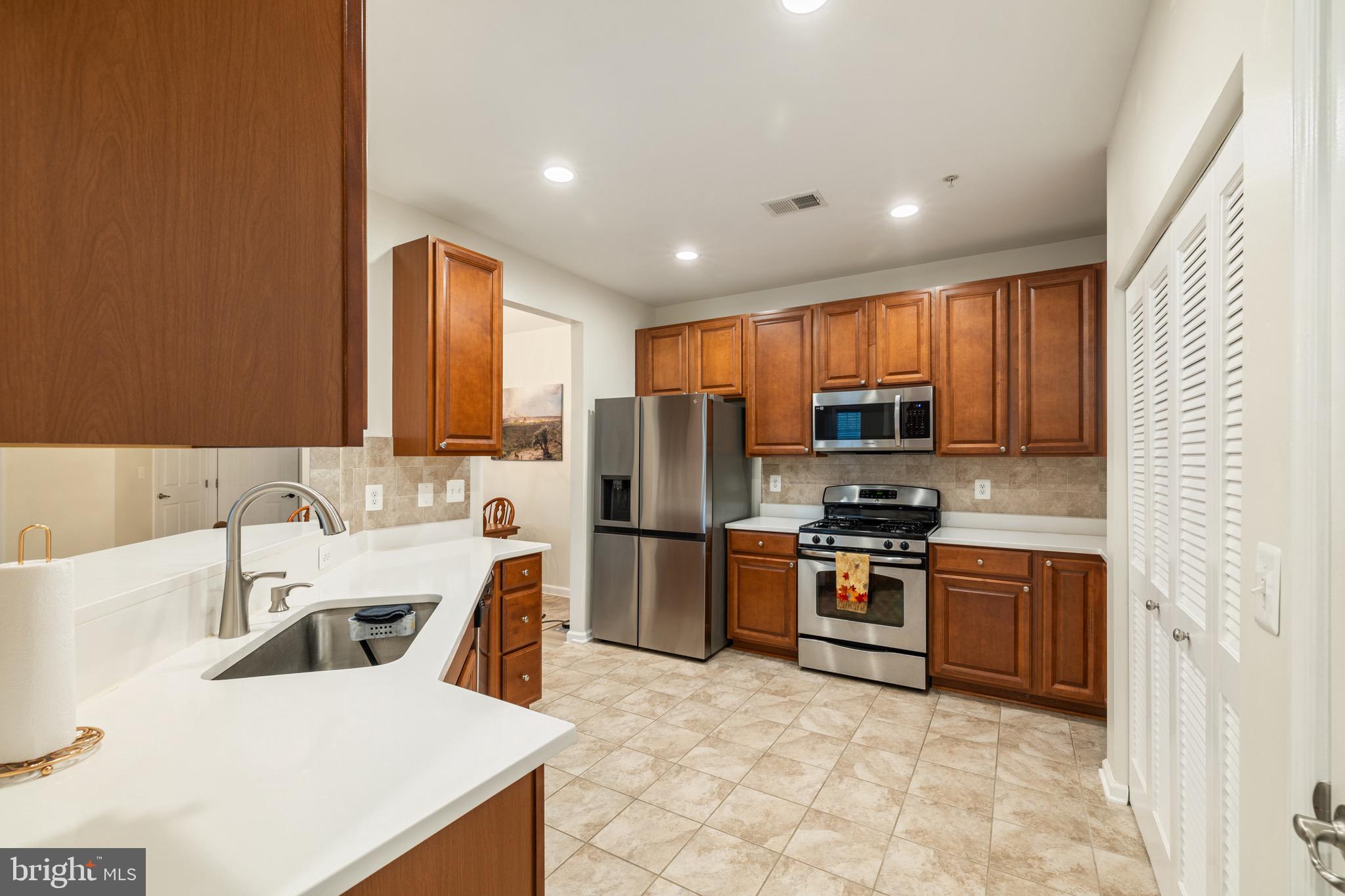 300 LOTHIAN WAY 202