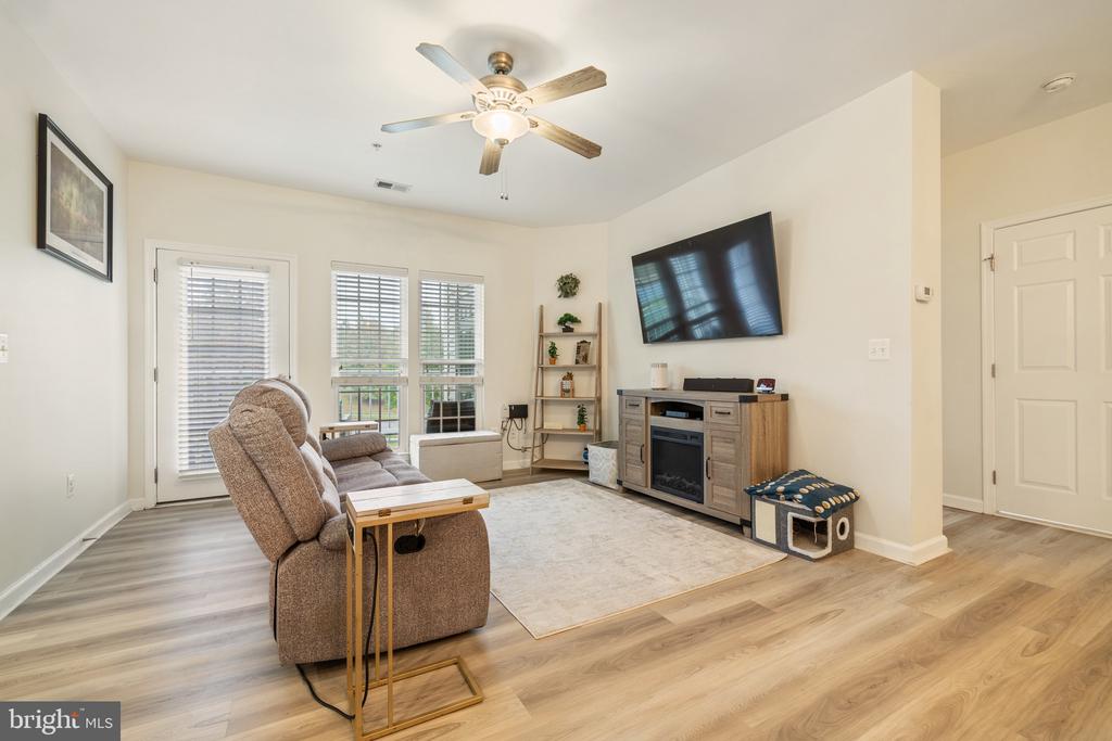 300 LOTHIAN WAY 202