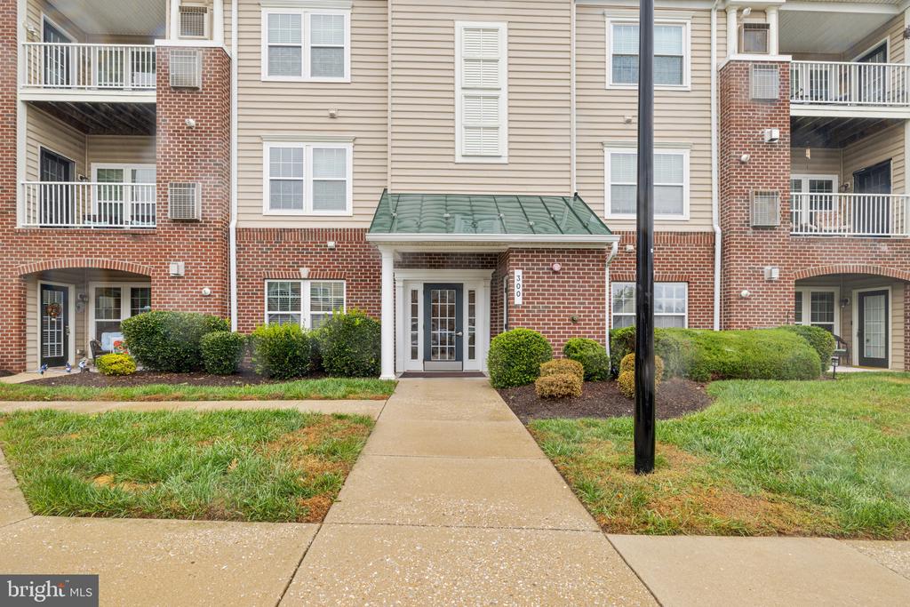 300 LOTHIAN WAY 202