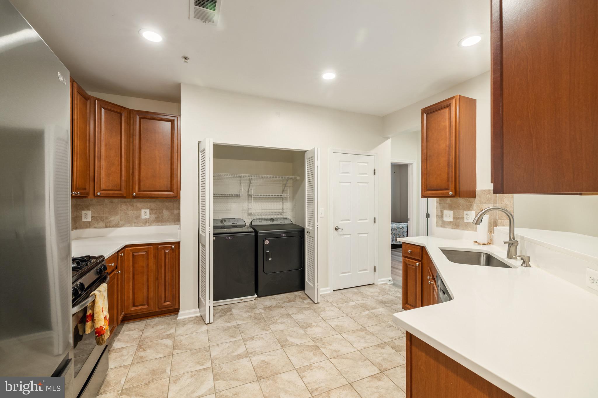 300 LOTHIAN WAY 202