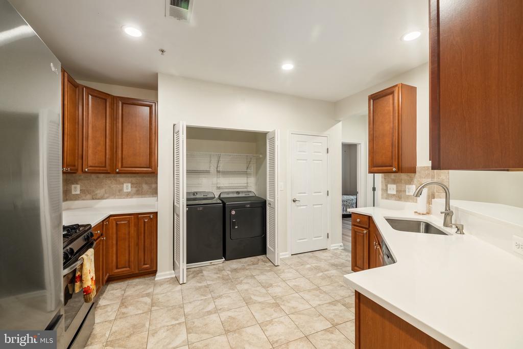 300 LOTHIAN WAY 202