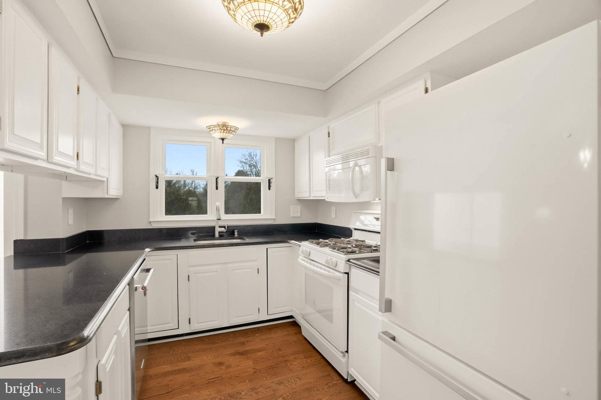 10218 RALEIGH TAVERN LANE