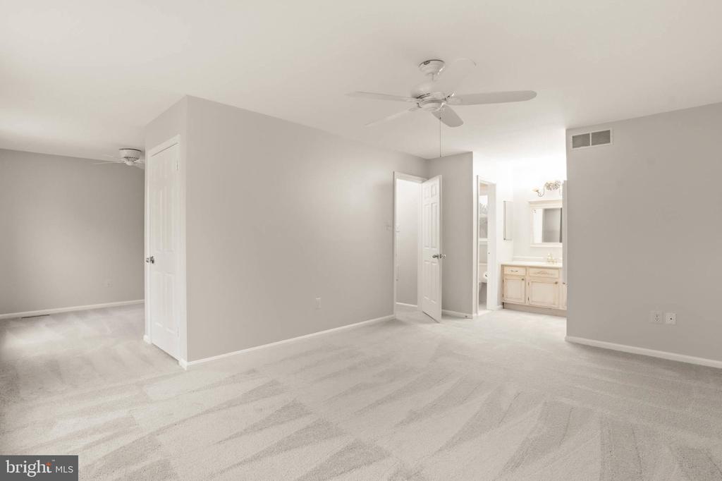 10218 RALEIGH TAVERN LANE