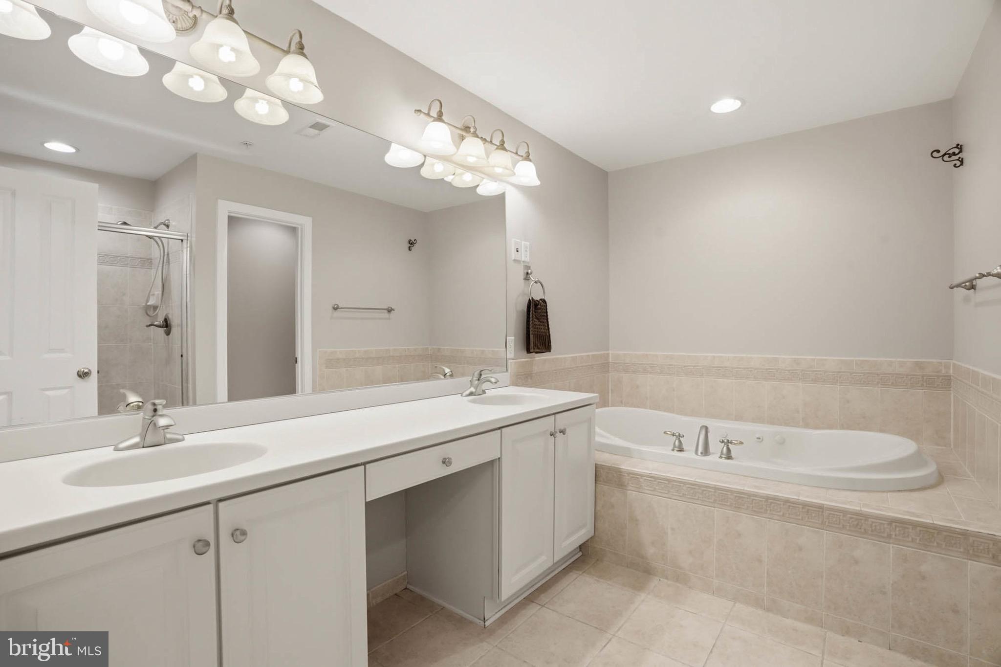 8704 TIMBER OAK LANE