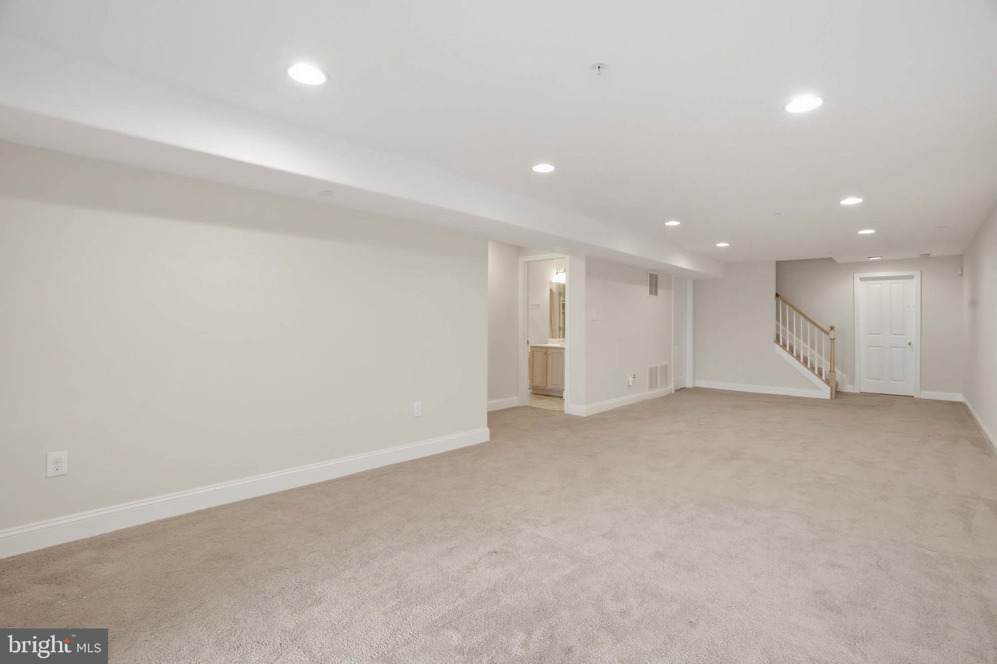 8704 TIMBER OAK LANE