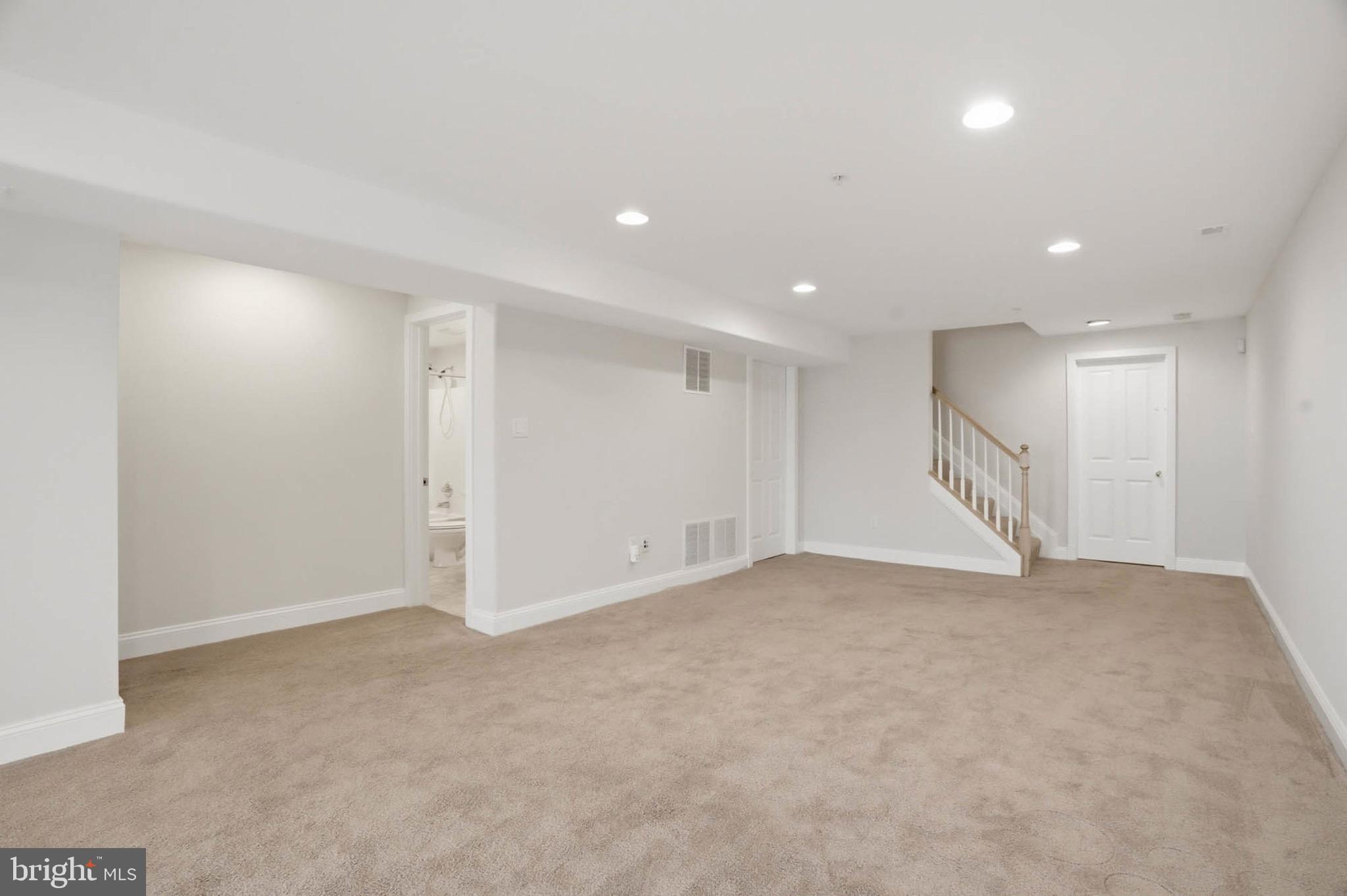 8704 TIMBER OAK LANE