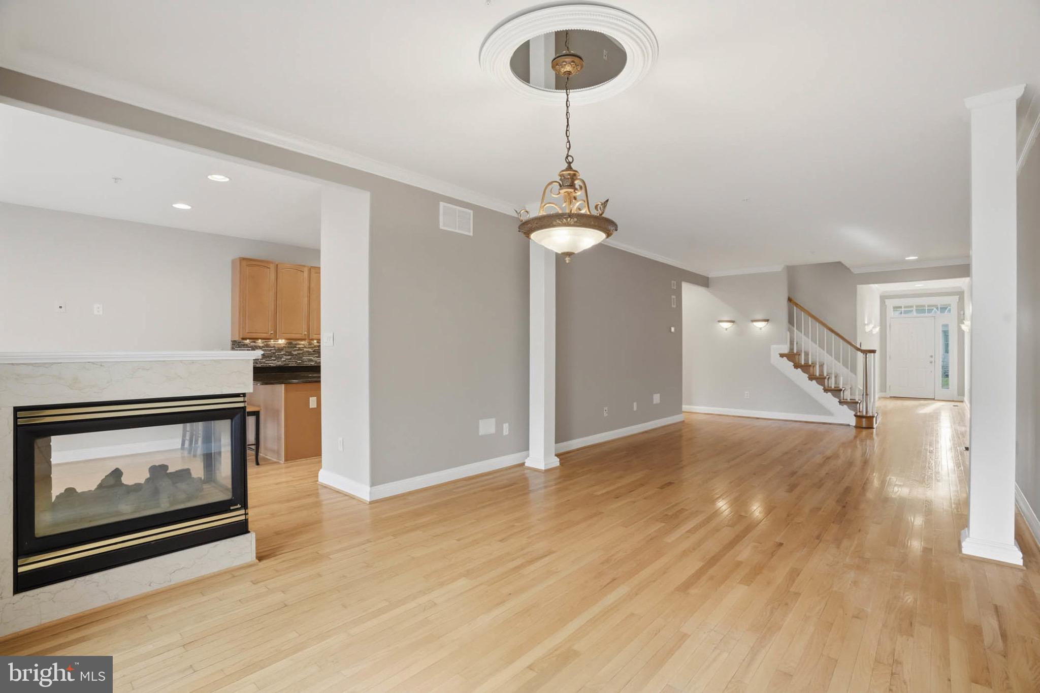 8704 TIMBER OAK LANE