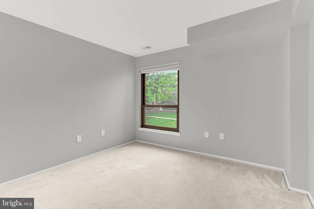 405 CHRISTOPHER AVE #22