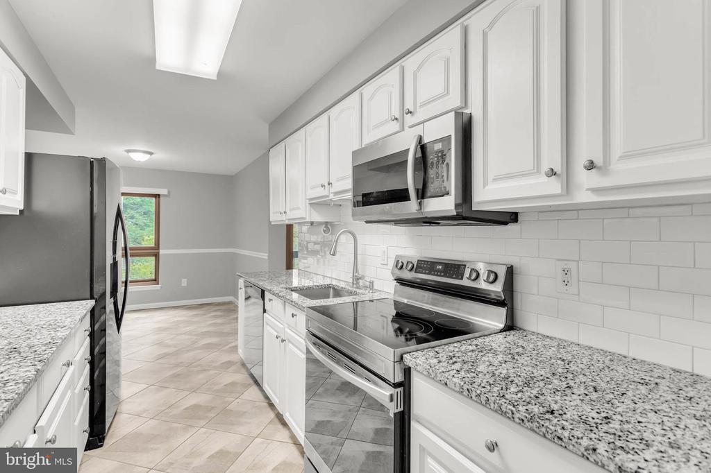 405 CHRISTOPHER AVE #22