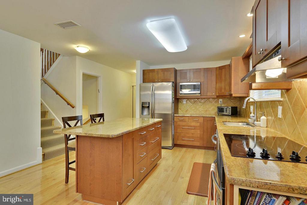 717 HILLSBORO DRIVE