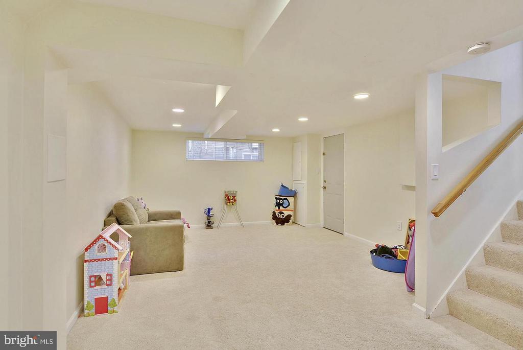 717 HILLSBORO DRIVE