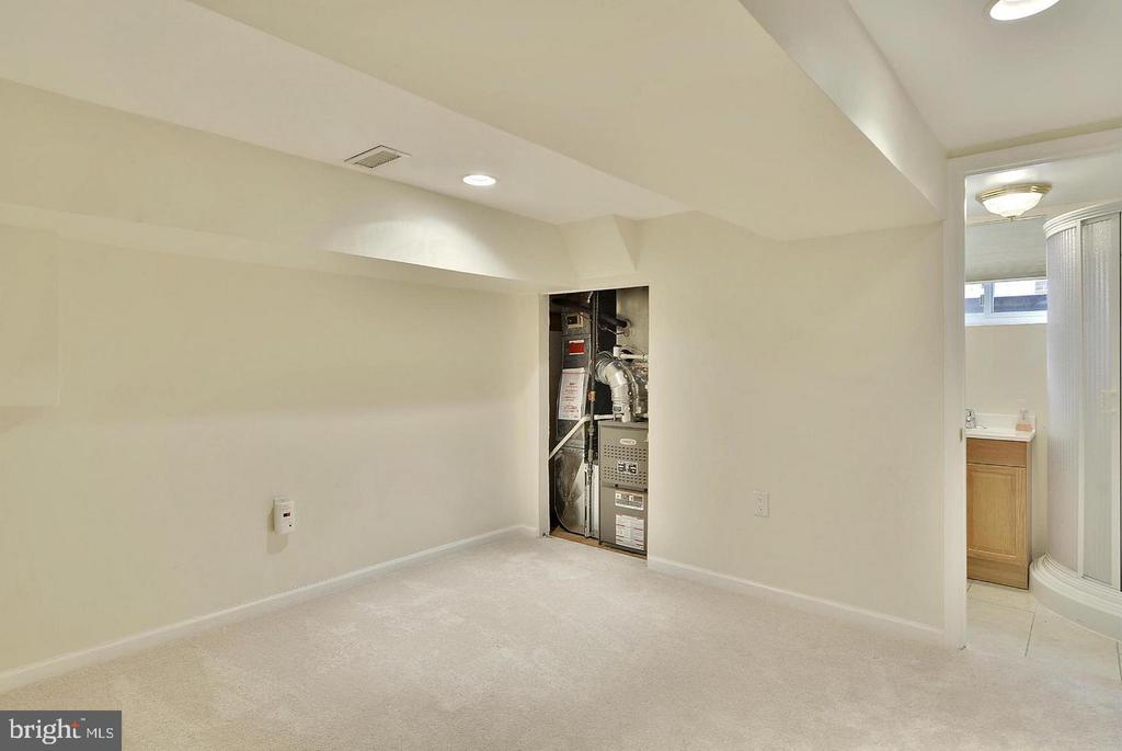 717 HILLSBORO DRIVE