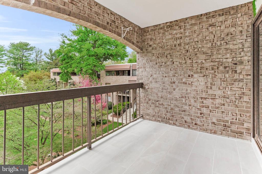 405 CHRISTOPHER AVENUE Unit: 36