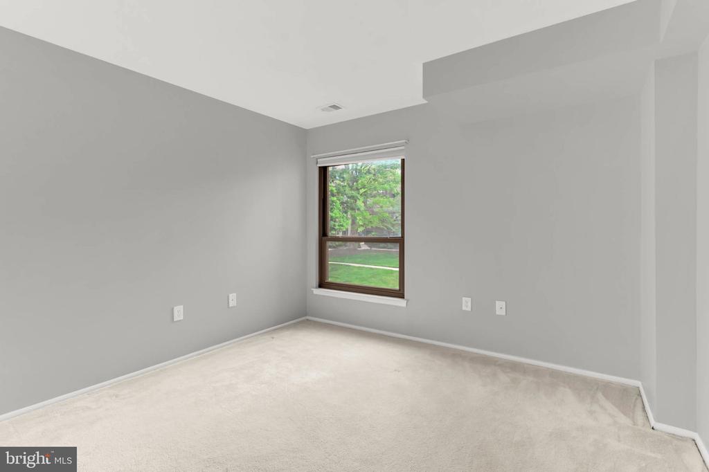 405 CHRISTOPHER AVENUE Unit: 36