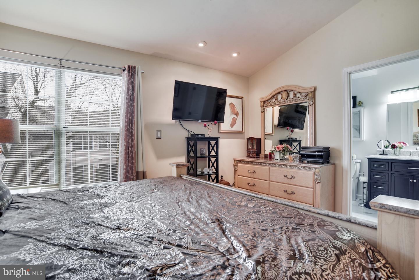 13905 King George #353