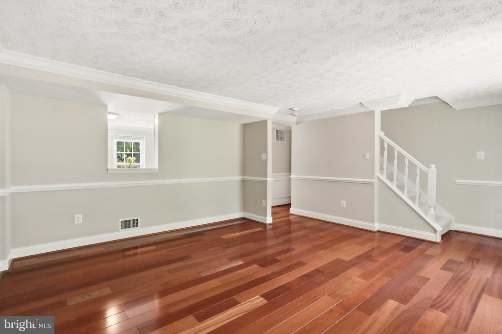 310 SHADY GLEN DRIVE