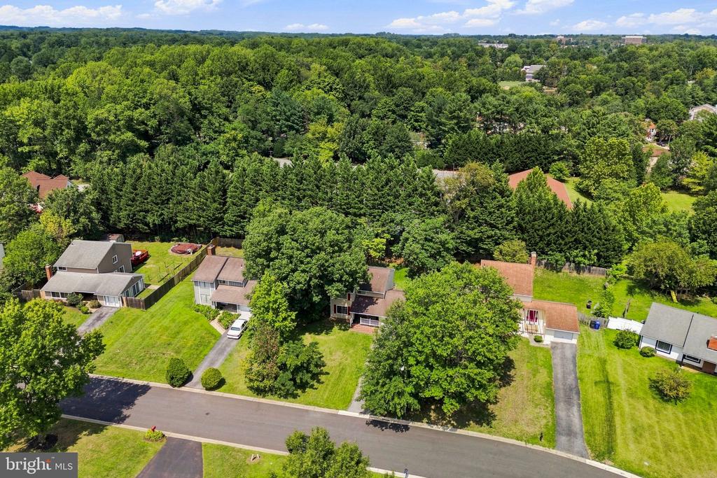 2909 NEEDLEWOOD LANE
